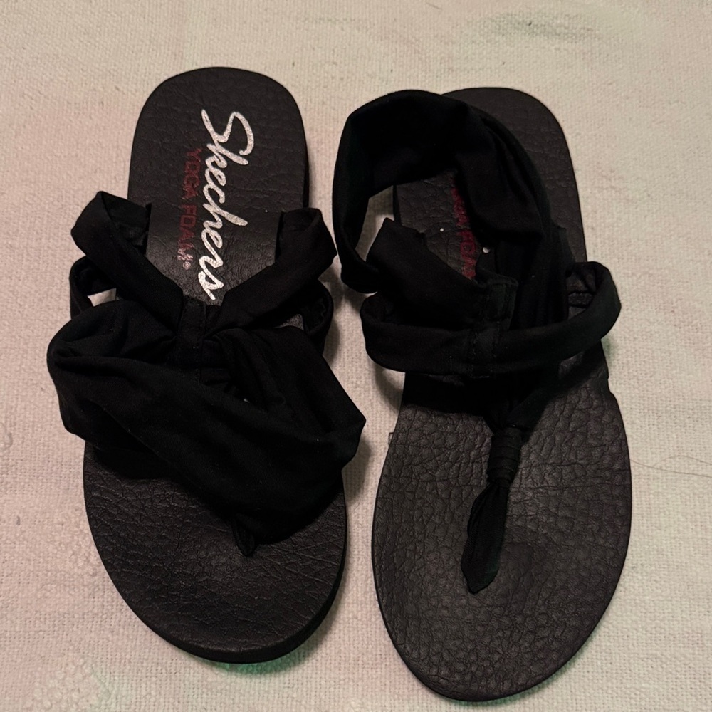 Skechers Sz 7 M Black Slingback Fabric Women Sandals
Q2